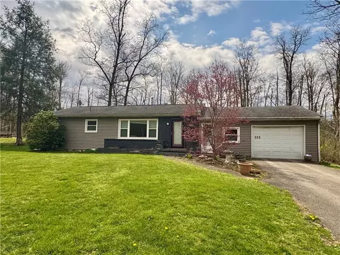 132 School St, Laughlintown, PA 15655
