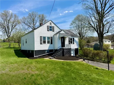 42 Strean St, Washington, PA 15301