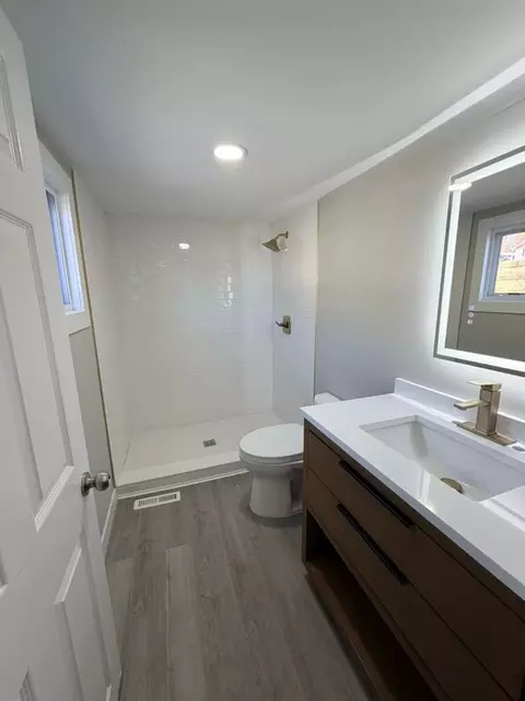 Bath - 606 Devlin St, Gallitzin, PA 16641 photo 2 of 4