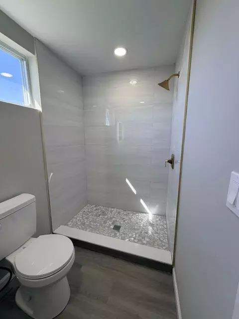 Bath - 606 Devlin St, Gallitzin, PA 16641 photo 3 of 4