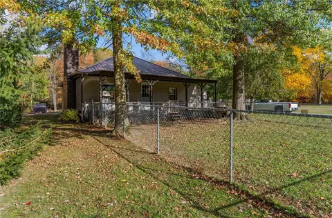 2740 Maple Ln, Jamestown, PA 16134
