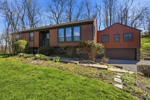 438 Leslie Rd, Valencia, PA 16059