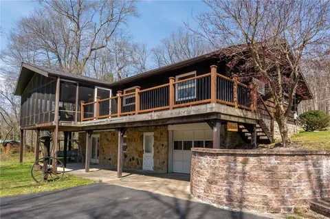 412 Jefferson Trl, Chalkhill, PA 15421