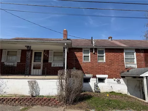 142 Cumberland Vlg, Carmichaels, PA 15320