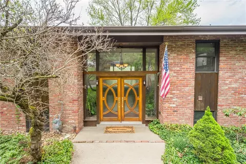 345 Bellwalt Dr, Canonsburg, PA 15317