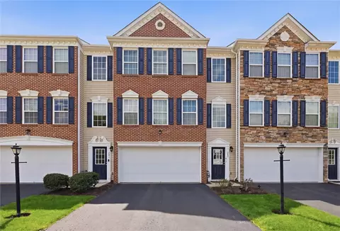 242 Grace Manor Dr, Coraopolis, PA 15108
