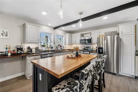 Kitchen - 2187 Elizabeth Ct, Export, PA 15632 photo 2 of 5