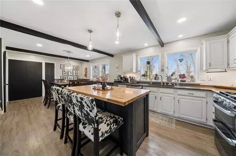 Kitchen - 2187 Elizabeth Ct, Export, PA 15632 photo 3 of 5