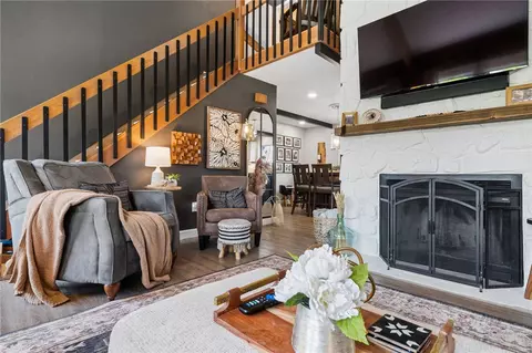 Living - 2187 Elizabeth Ct, Export, PA 15632 photo 3 of 7