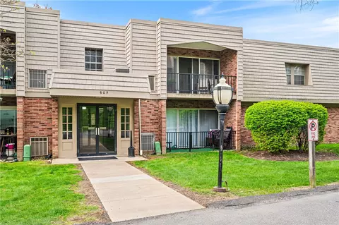 605 Calais Dr #101, Pittsburgh, PA 15237
