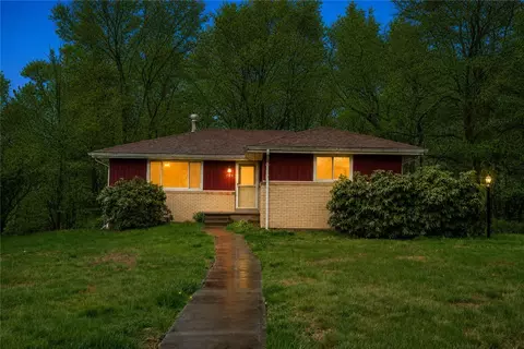 194 Woodridge Dr, Beaver, PA 15009