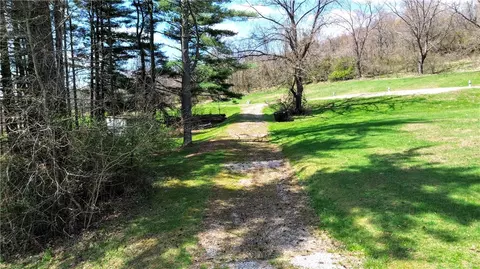 10 Spruce Ave, Fredericktown, PA 15333