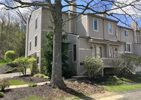 1548 Pineview Dr, Pittsburgh, PA 15241