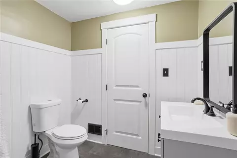 Bath - 272 Spring Run Rd, Crescent, PA 15046 photo 2 of 2
