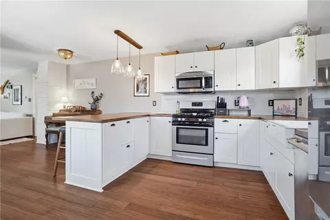 Kitchen - 272 Spring Run Rd, Crescent, PA 15046 photo 4 of 4