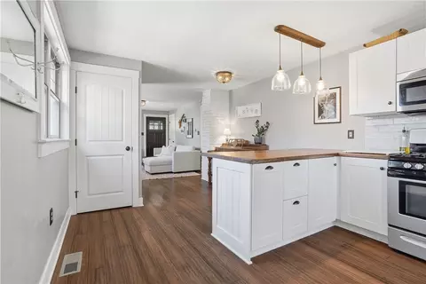 Entry Way - 272 Spring Run Rd, Crescent, PA 15046 photo 1 of 7