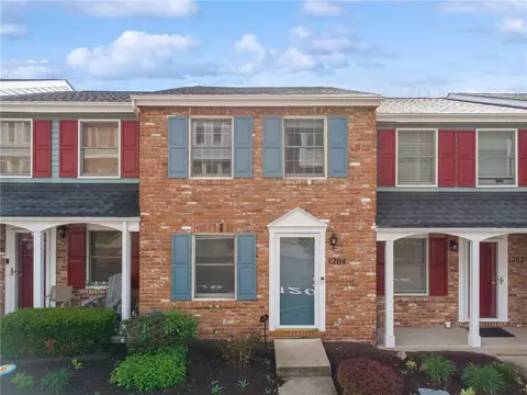 1204 Timberidge Dr, Bethel Park, PA 15102
