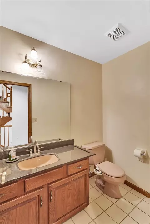 Bath - 944 Lowber Rd, Irwin, PA 15642 photo 2 of 3