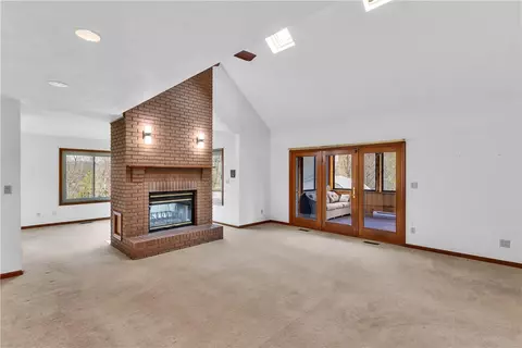 Living - 944 Lowber Rd, Irwin, PA 15642 photo 2 of 4
