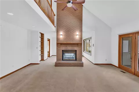 Living - 944 Lowber Rd, Irwin, PA 15642 photo 4 of 4