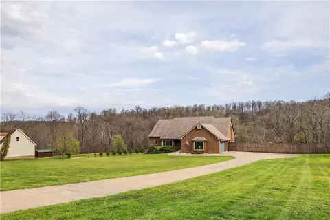 944 Lowber Rd, Irwin, PA 15642