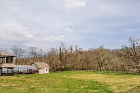 Exterior - 944 Lowber Rd, Irwin, PA 15642 photo 9 of 10