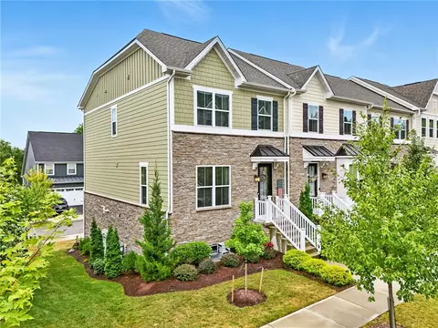 1006 Mohawk Ln, Mars, PA 16046