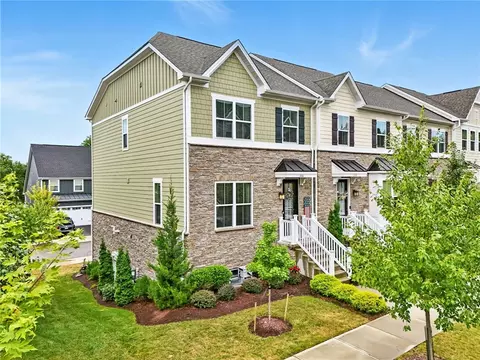 1006 Mohawk Ln, Mars, PA 16046