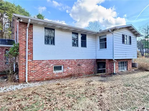 535 Shingler Dr, Apollo, PA 15613