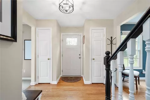 Entry Way - 108 Walnut Dr, Eighty Four, PA 15330 photo 2 of 5