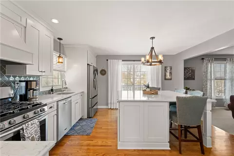 Kitchen - 108 Walnut Dr, Eighty Four, PA 15330 photo 4 of 6