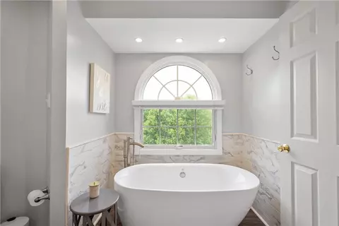 Bath - 108 Walnut Dr, Eighty Four, PA 15330 photo 3 of 5