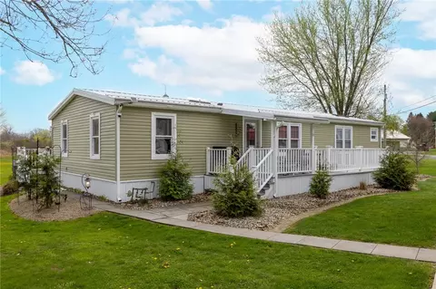 14 Emerald Dr, Grove City, PA 16127
