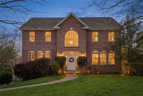 5010 Northfield Dr, Gibsonia, PA 15044