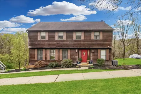 623 W Parliament Dr, Coraopolis, PA 15108