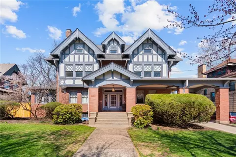 5705 Bartlett St, Pittsburgh, PA 15217