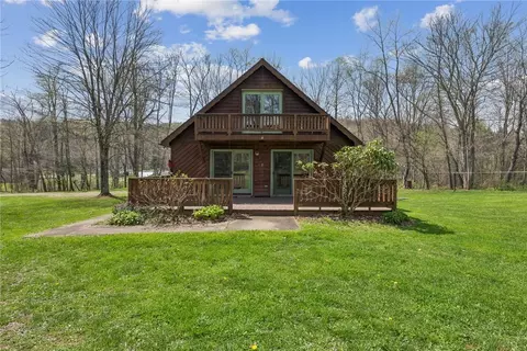 136 Bottom Rd, Mill Run, PA 15464