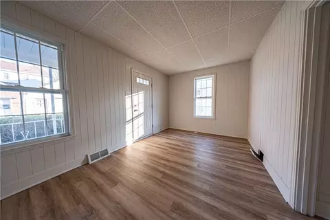 Living - 322 E Barr St, Mcdonald, PA 15057 photo 1 of 6