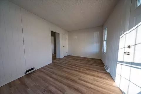 Living - 322 E Barr St, Mcdonald, PA 15057 photo 2 of 6