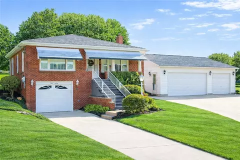 180 Hilltop Ln, Washington, PA 15301