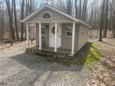 20 Hickory Rd, Greenville, PA 16125