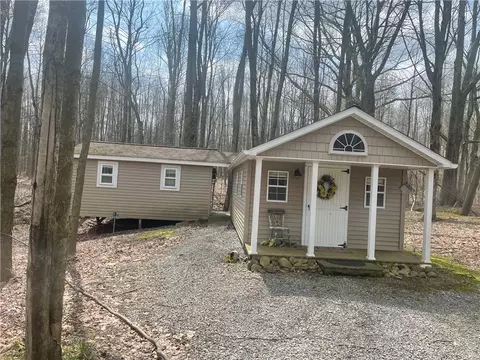 20 Hickory Rd, Greenville, PA 16125