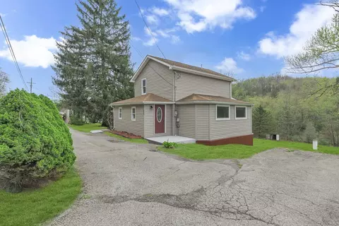 589 Pine Run Rd, Freedom, PA 15042