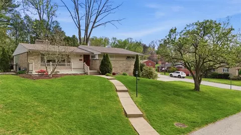 2675 Strathmore Ln, Bethel Park, PA 15102