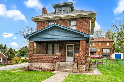 2557 S Park Rd, Bethel Park, PA 15102