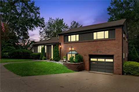 2 Hartle Ln, Pittsburgh, PA 15228