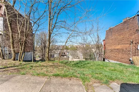 260-262 Plymouth St, Pittsburgh, PA 15211