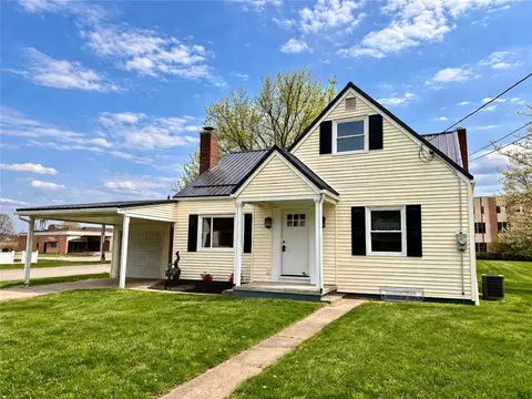 748 Pershing St, Ellwood City, PA 16117