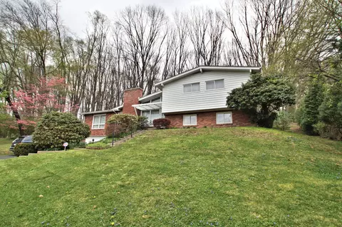 52 Meadowbrook Ave, Greensburg, PA 15601