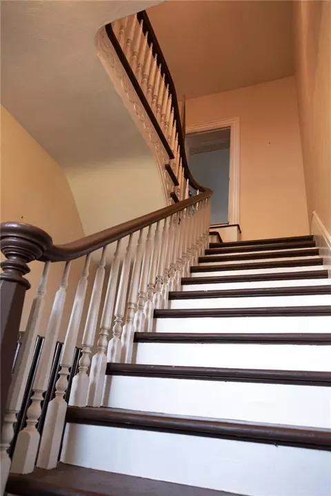 Entry Way - 262 Durst Rd, Irwin, PA 15642 photo 3 of 5